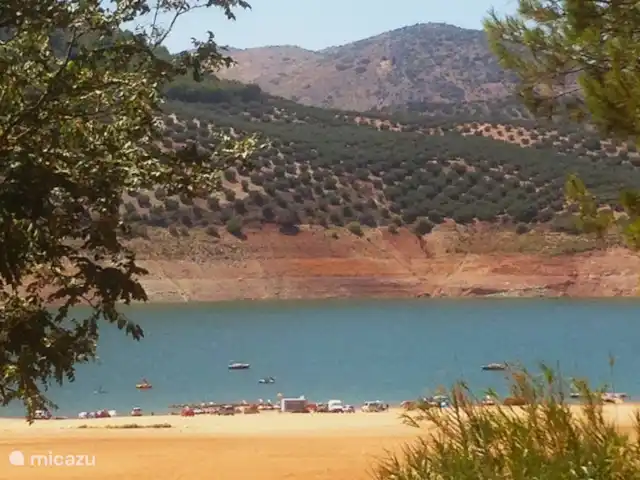 Casa de los Arboles - Iznájar | Espagne, Andalousie, Iznajar - maison de vacances Plage sur le lac Iznájar à 15 minutes en voiture. La photo a été prise depuis la terrasse d'un café, Chiriguito de Valdearenas de Gracia y Paco