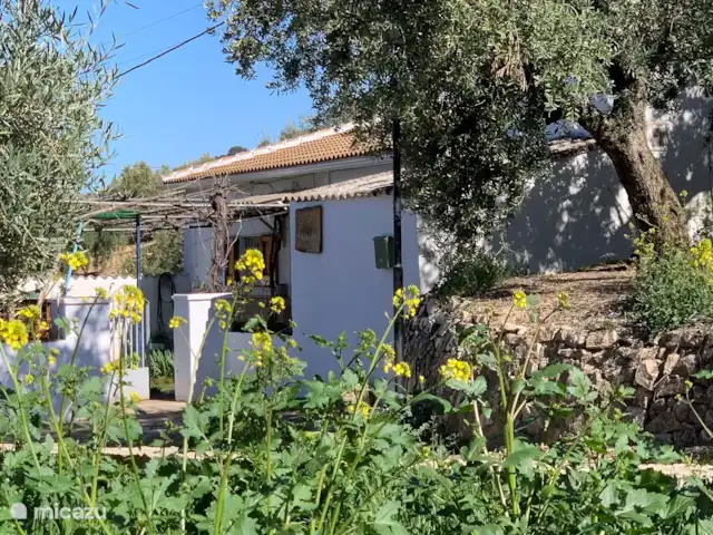 Casa de los Arboles - Iznájar | Espagne, Andalousie, Iznajar - maison de vacances Entrée et façade de la maison.
