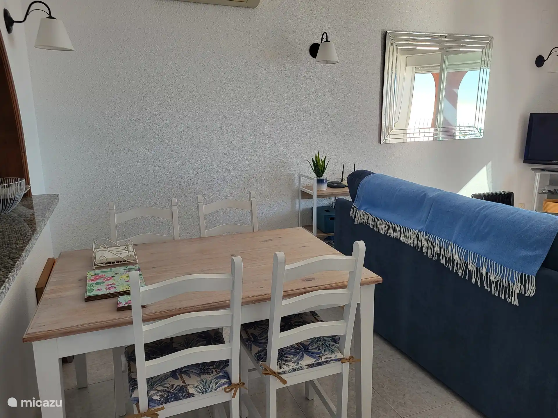 Esstisch für vier Personen