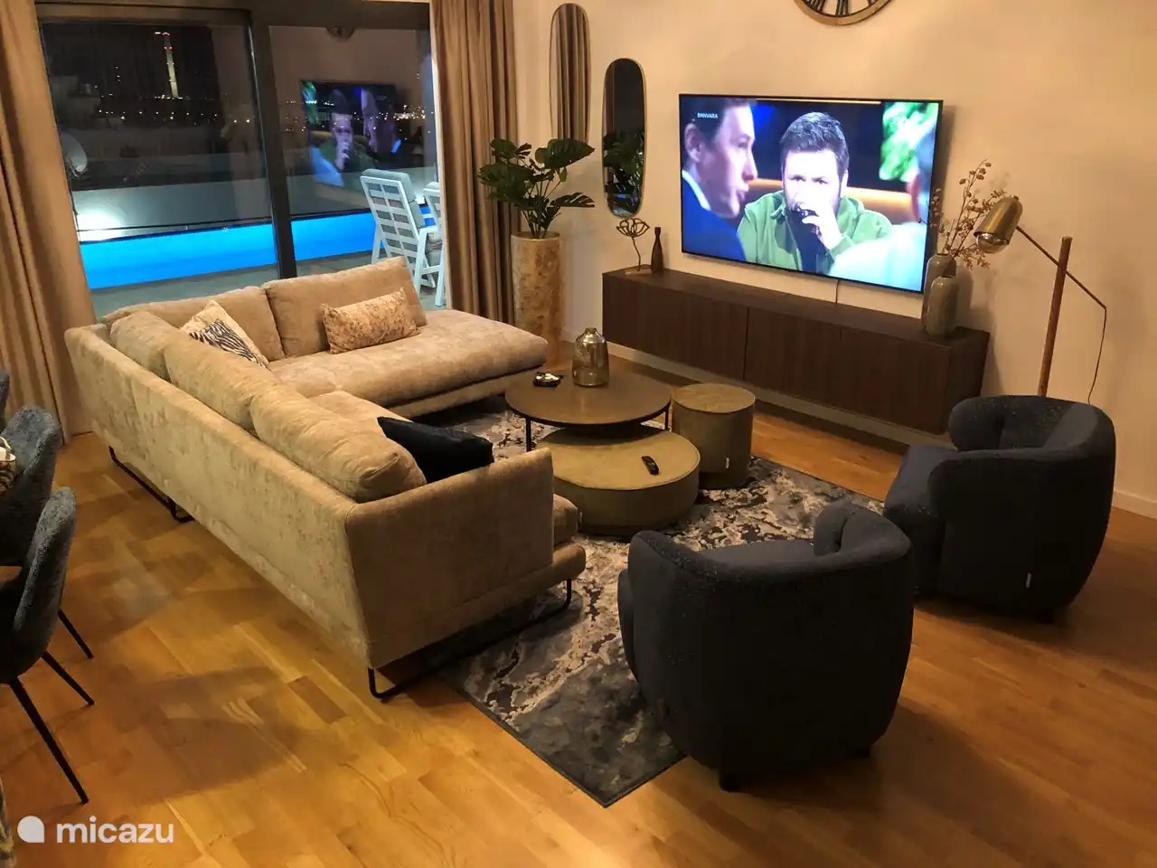 sala de estar por la noche