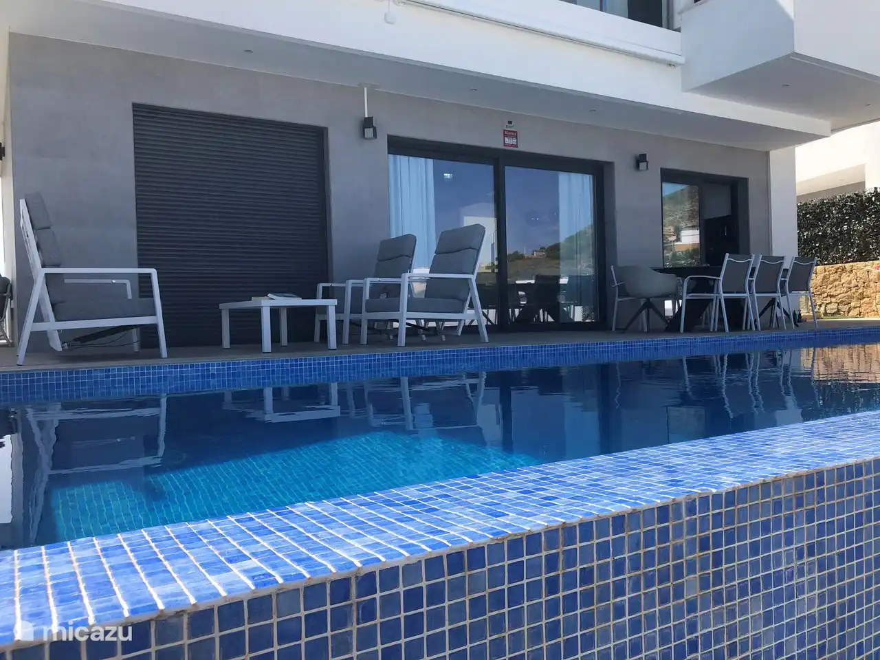 piscina y terraza