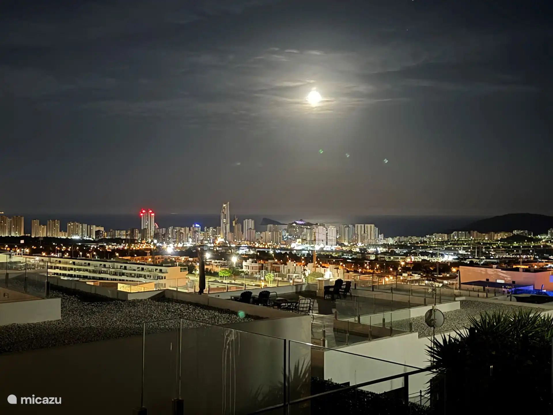 Perla de noche en mayo