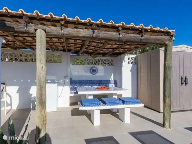Casa Bela Vista vue fantastique sur la mer | Portugal, Algarve, Guia - maison de vacances La table à manger fixe sur le toit-terrasse à l'ombre