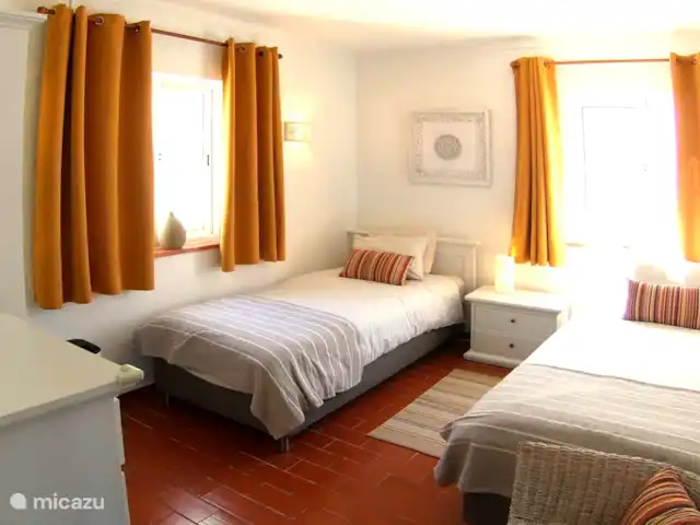 Casa Bela Vista vue fantastique sur la mer | Portugal, Algarve, Guia - maison de vacances La 2ème chambre avec d’excellents lits doubles (ni trop mous, ni trop durs) de 90 par 2m.