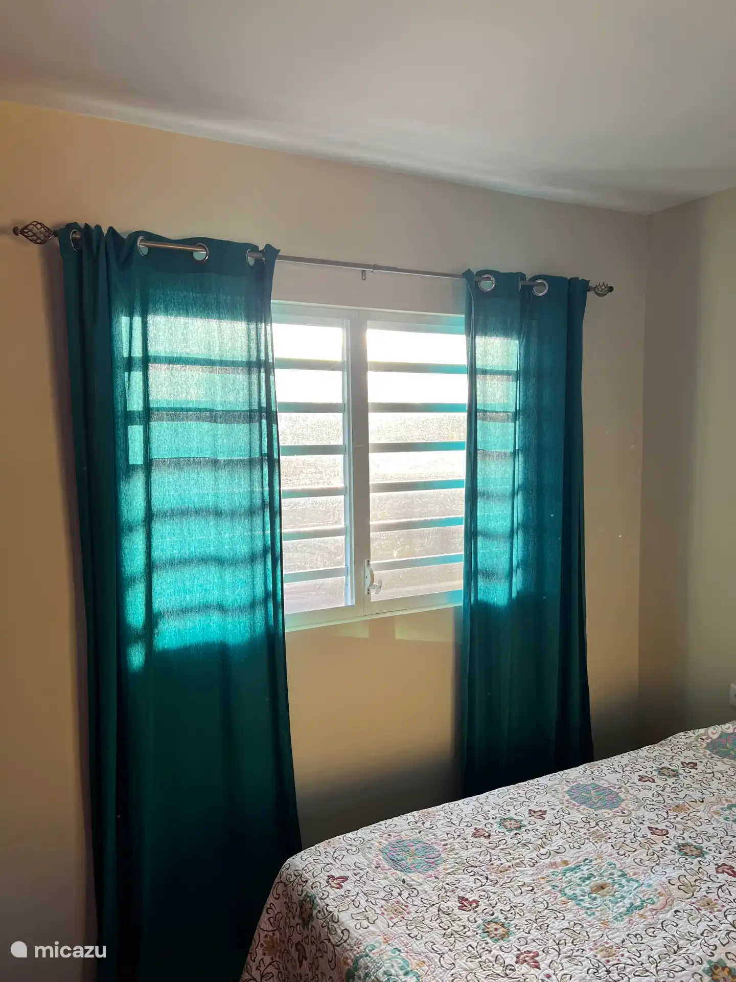 Deuxième chambre. Avec climatisation, deux lits (90x200). 
