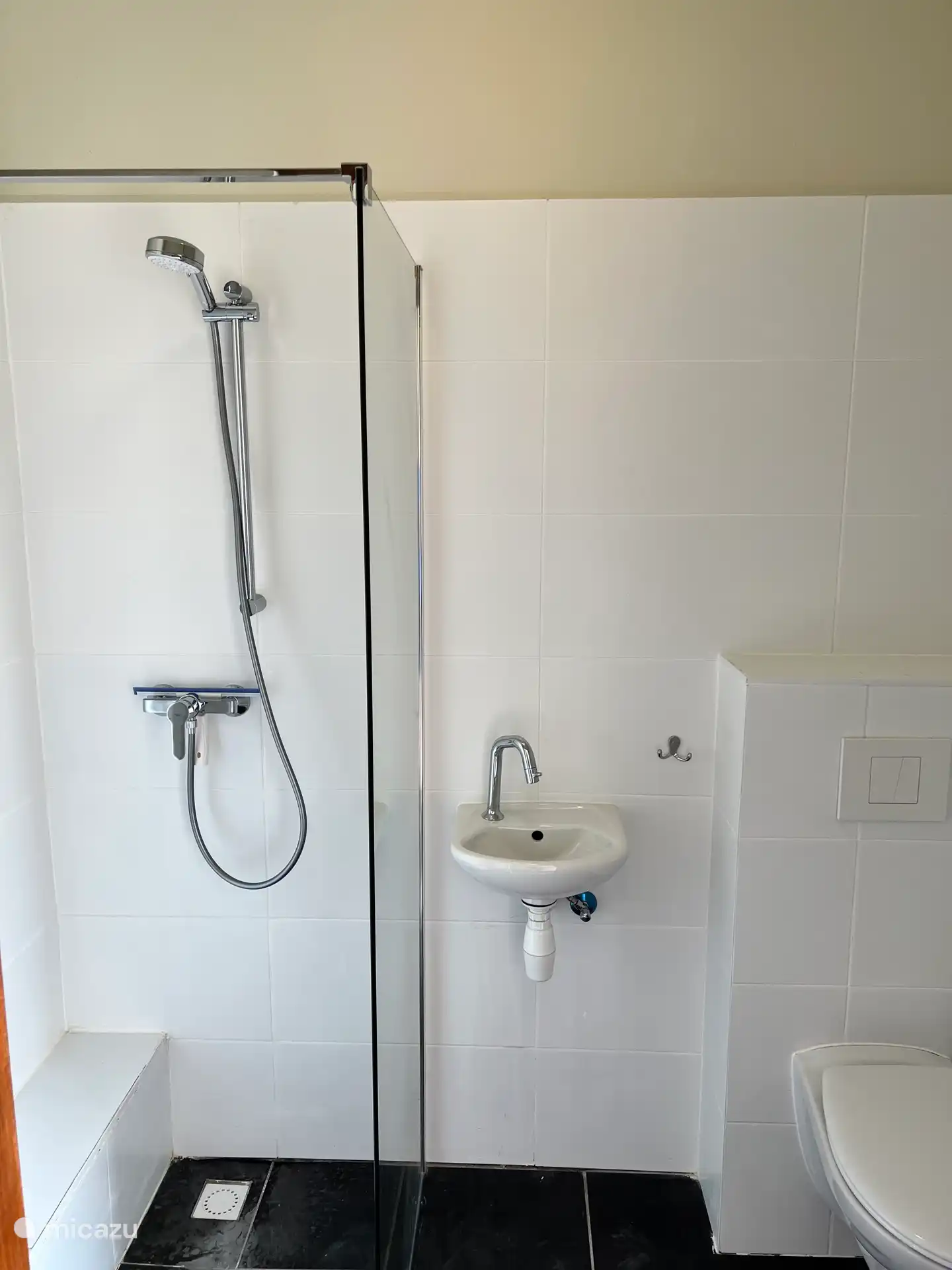 Deuxième salle de bain. 
