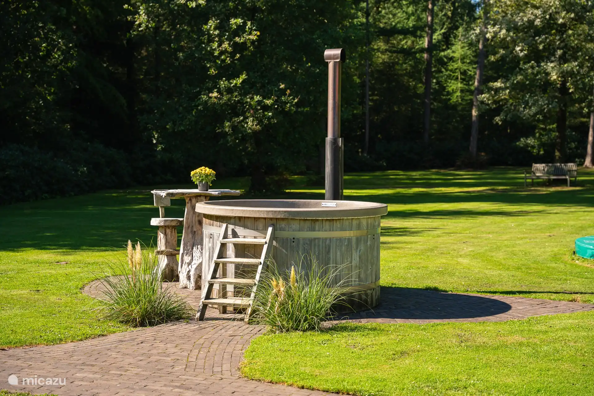 The Country House - privater Whirlpool im Garten