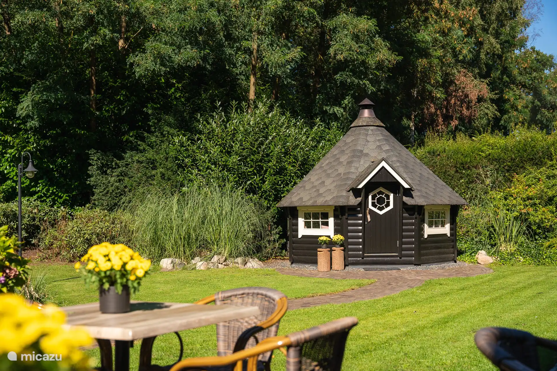 Das Landhaus - private Terrasse mit privater finnischer Kota