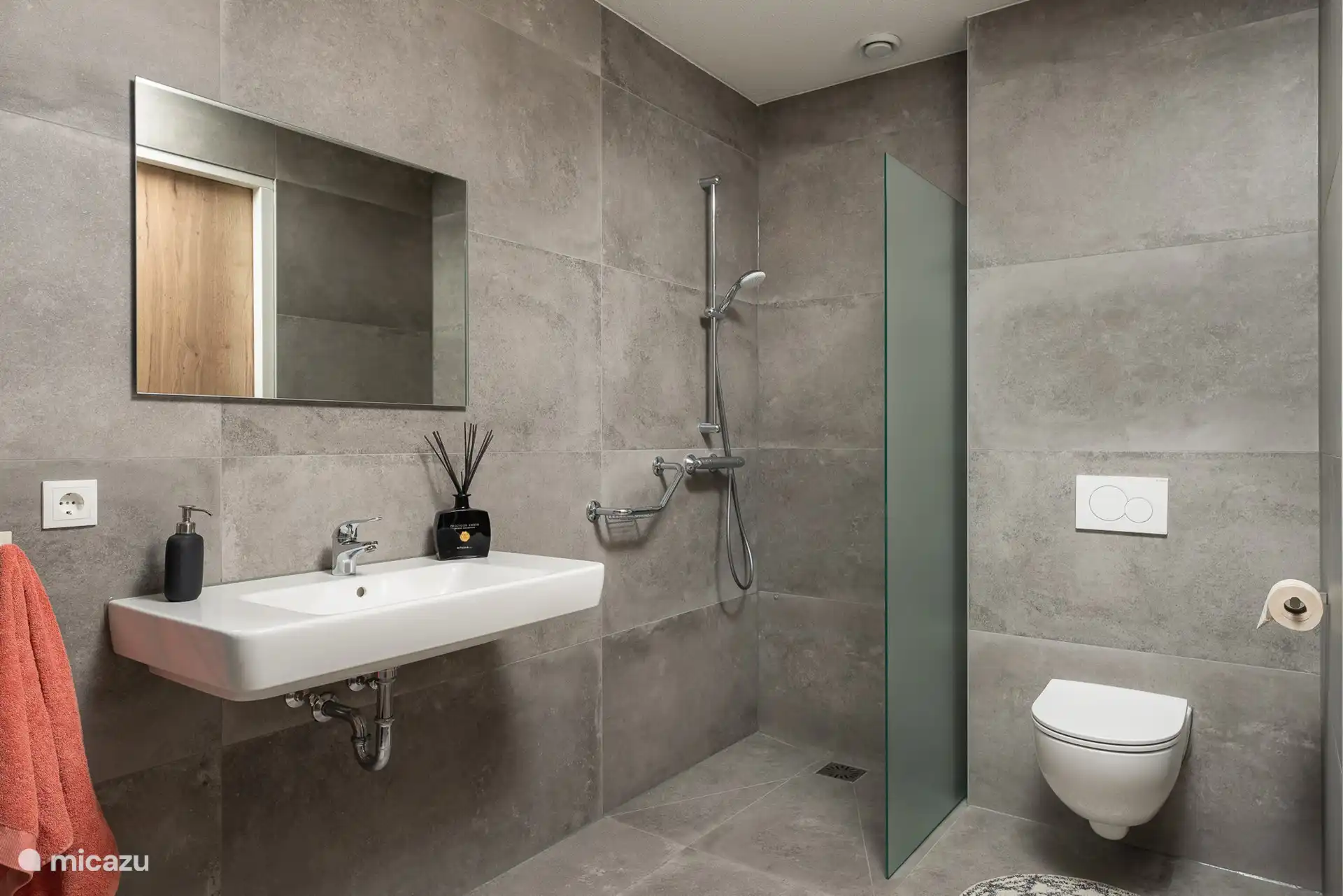 Das Landhaus - geräumiges Badezimmer