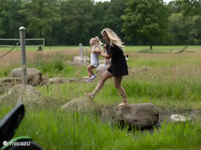 Le manoir | Pays-Bas, Overijssel, Losser - manoir / château Le Manoir - parcours d’escalade avec pierres de gué