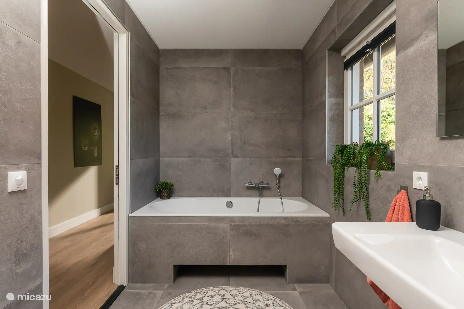 Das Herrenhaus - Badezimmer mit Badewanne