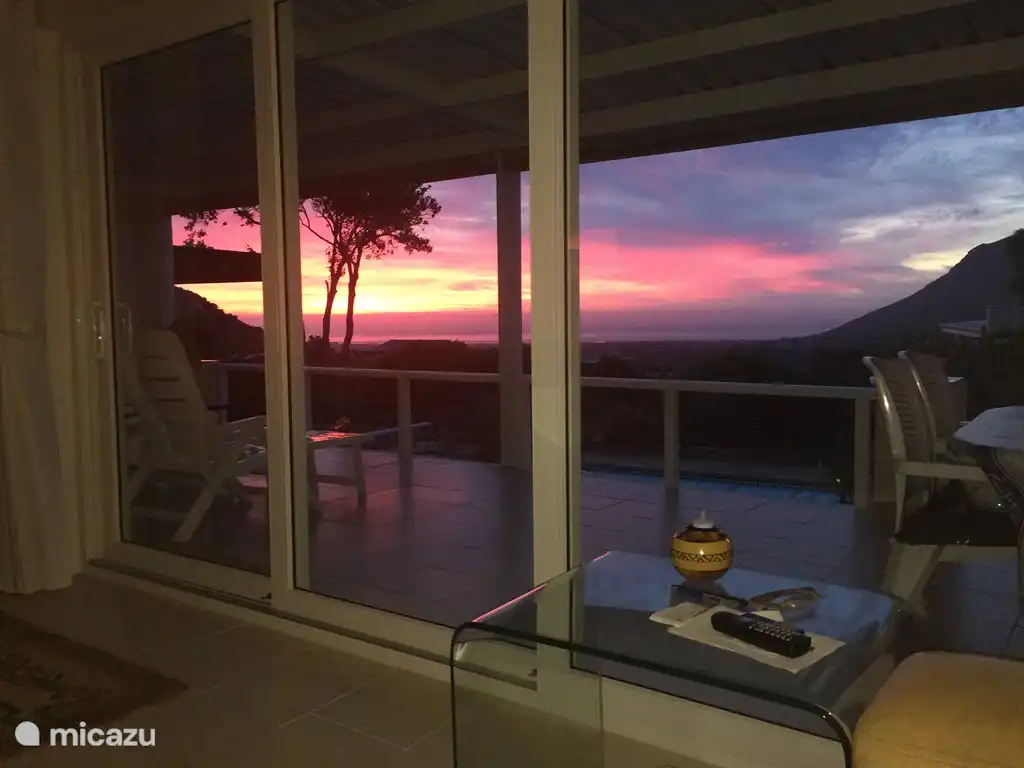 Jeden Abend ein weiterer atemberaubender Sonnenuntergang,