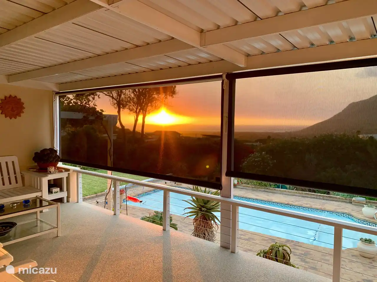 Wenn die Sonne zu hell ist, gibt es Screen-Rollen, die es trotzdem ermöglichen, die Aussicht zu genießen!