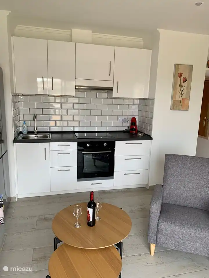 Offene Küche mit allen Geräten