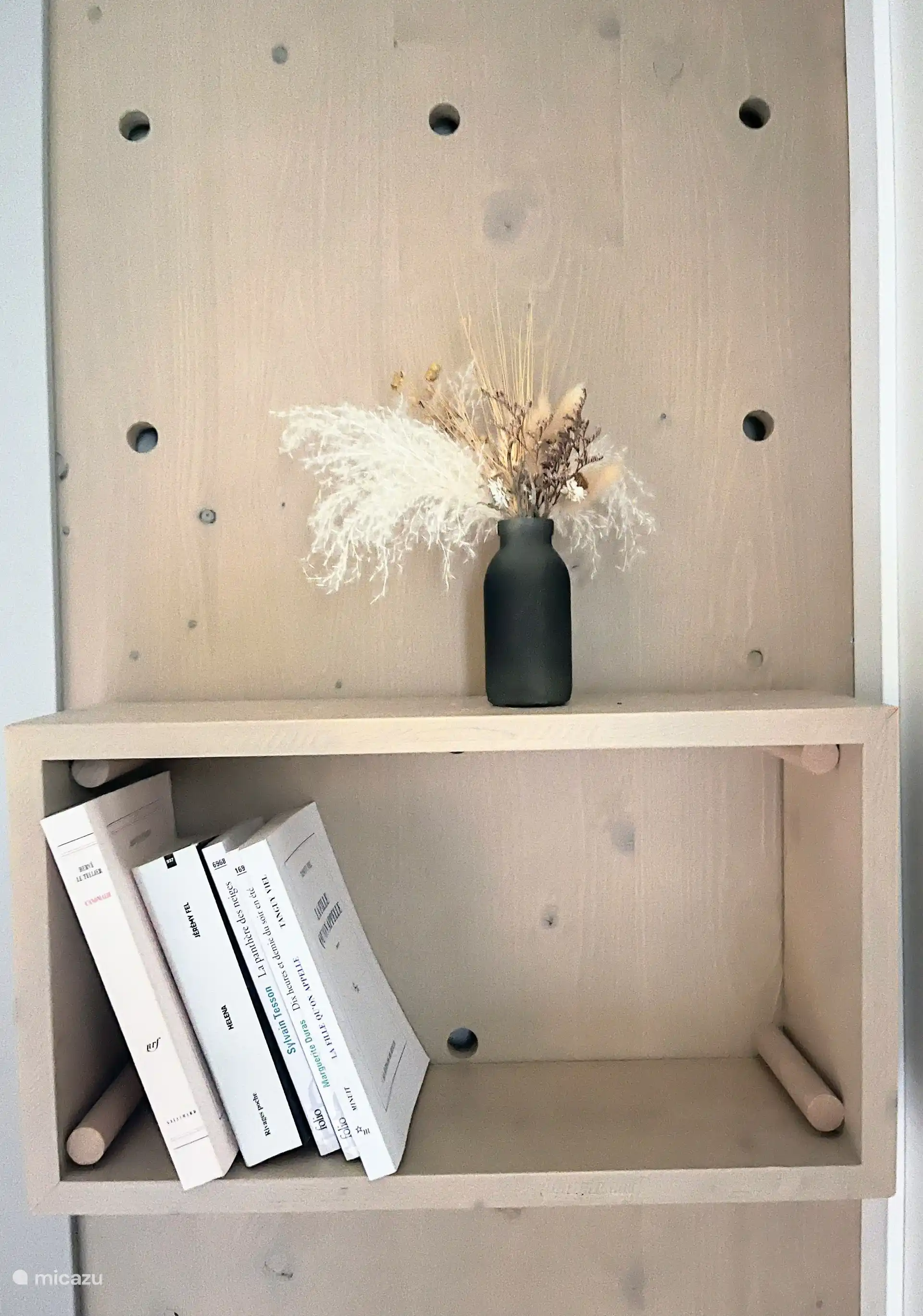 Schlafzimmer für Dekoration und Bücher
