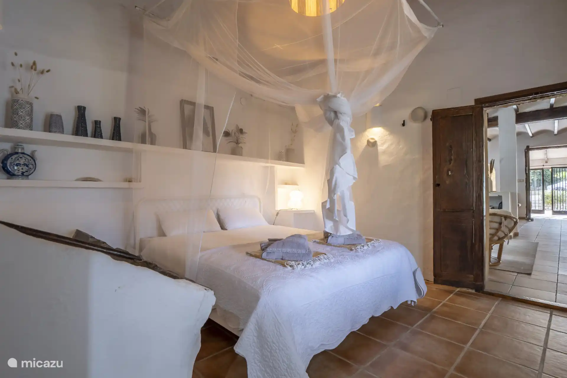 Bedroom 1 has a double bed (160x200) and has access to the terrace.