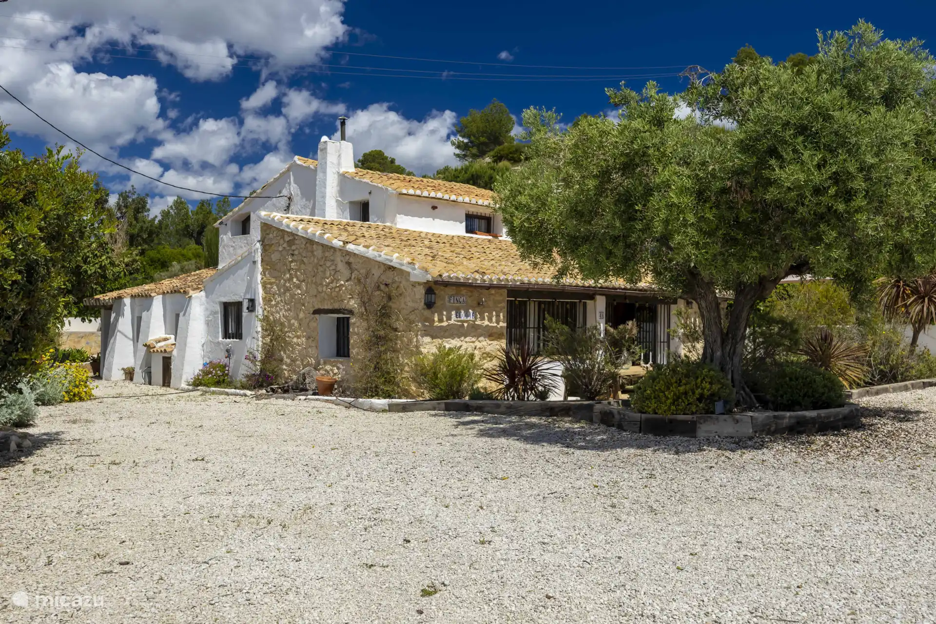 Finca Elodie is suitable for 8 people.