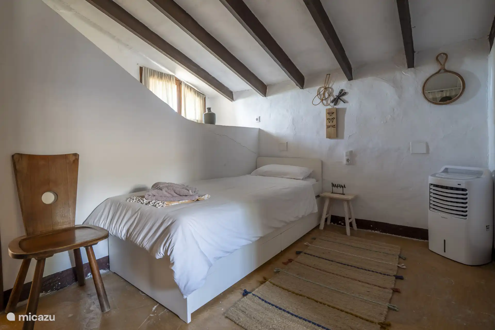 Bedroom 4 has a single bed with a 1-person trundle bed underneath, most ideal for an adult and a child up to 12 years old.