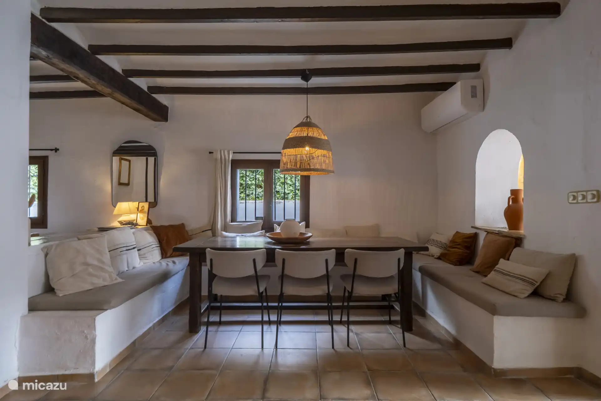 Nice dining area with plenty of seating.
