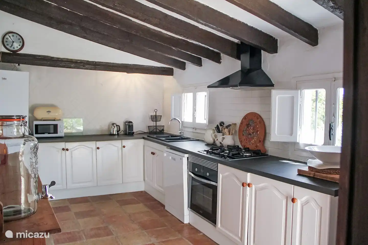 La cuisine est entièrement équipée.