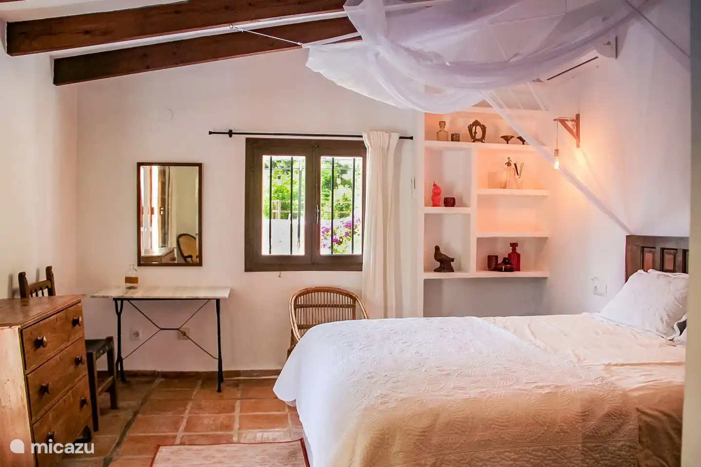 Meublé avec goût et élégance.