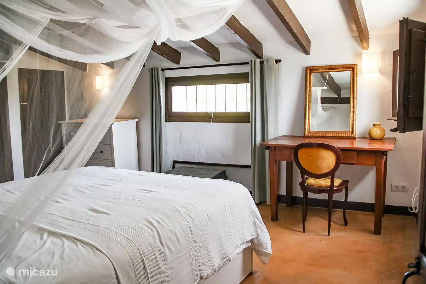 Chambre 3 avec un lit double.