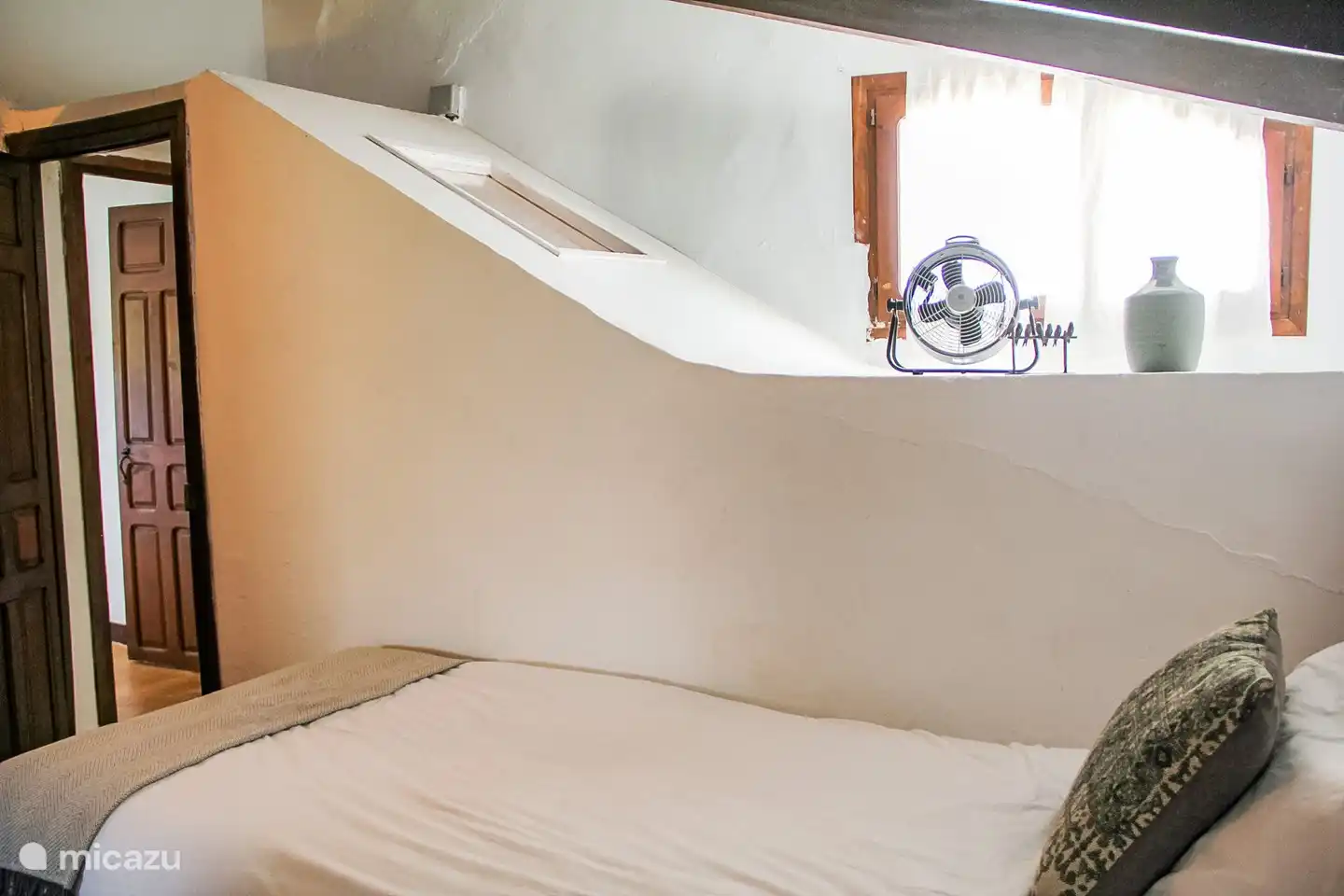 Chambre 4 avec deux lits simples.