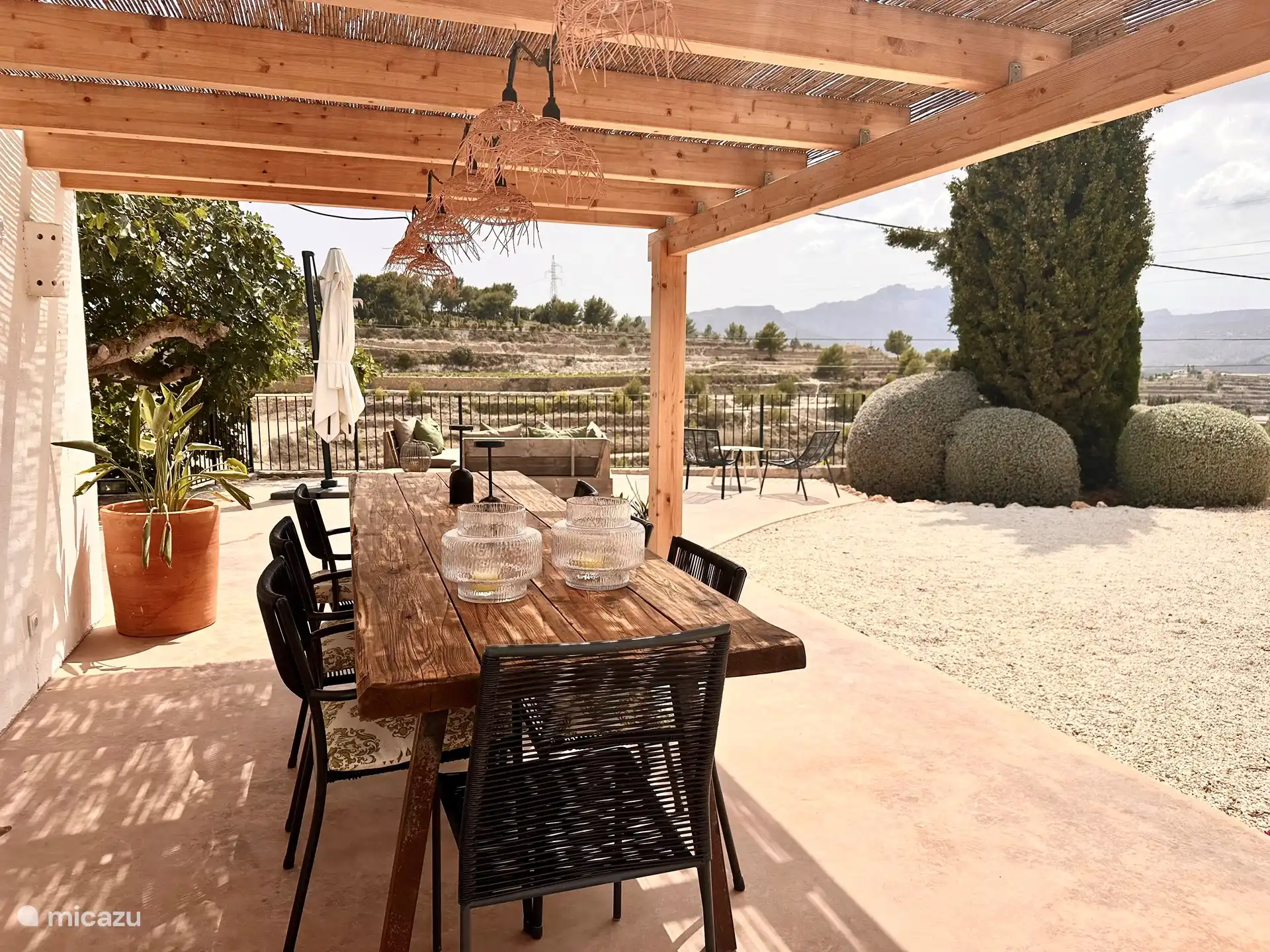 Vous avez également une vue sur la vallée depuis la salle à manger