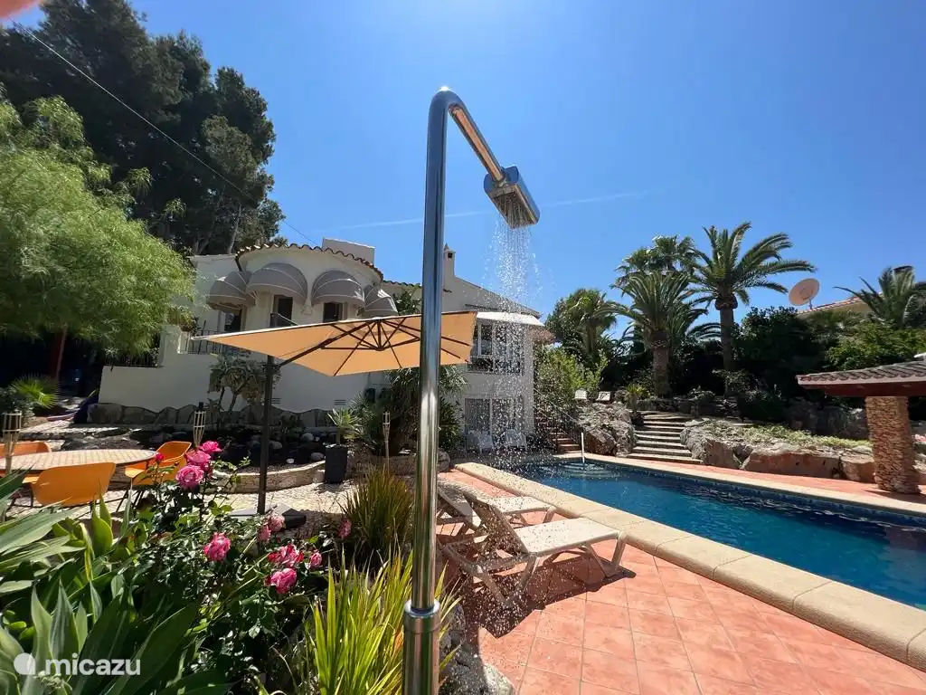 Ducha al aire libre.