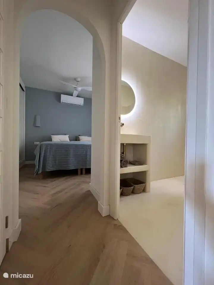 Dormitorio 1 con baño.