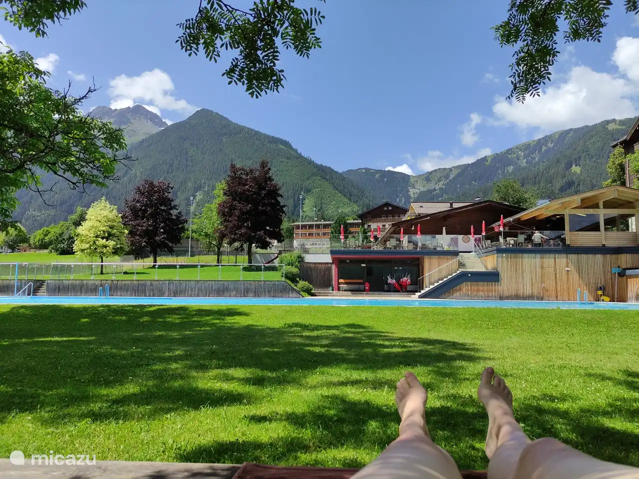 Das Krimmler Schwimmbad direkt neben unserem Haus. Schönes Schwimmen mit Blick auf die Berge.