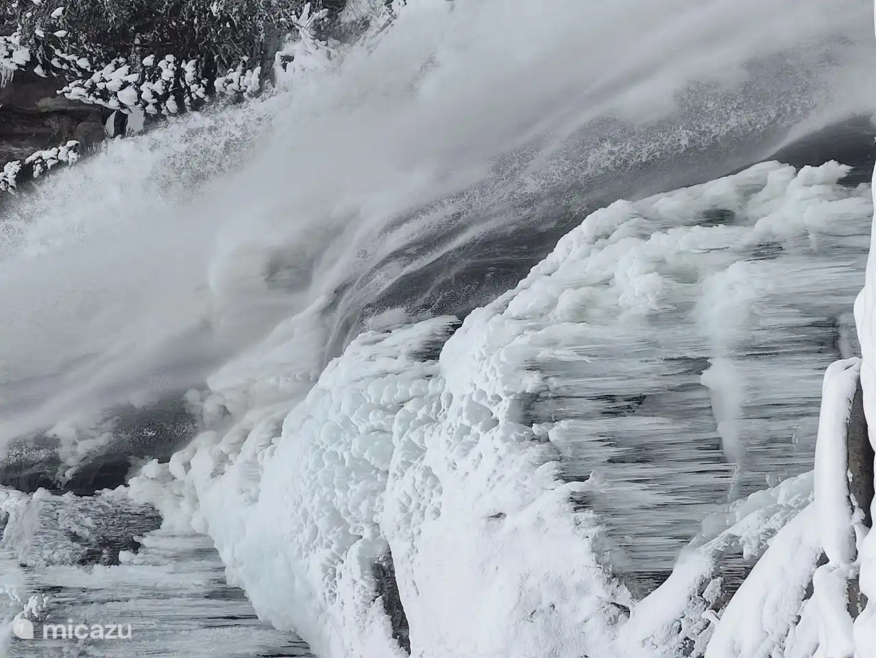 Der Wasserfall kann im Winter einfrieren.