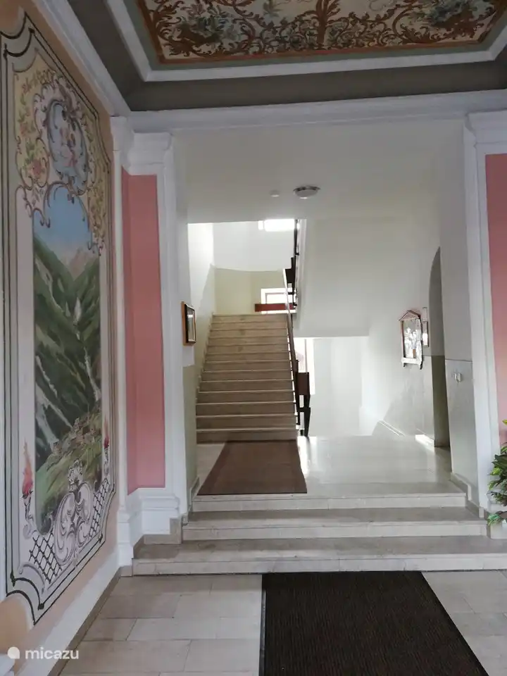 Besondere Details im Gebäude mit einer Anspielung auf die Vergangenheit.