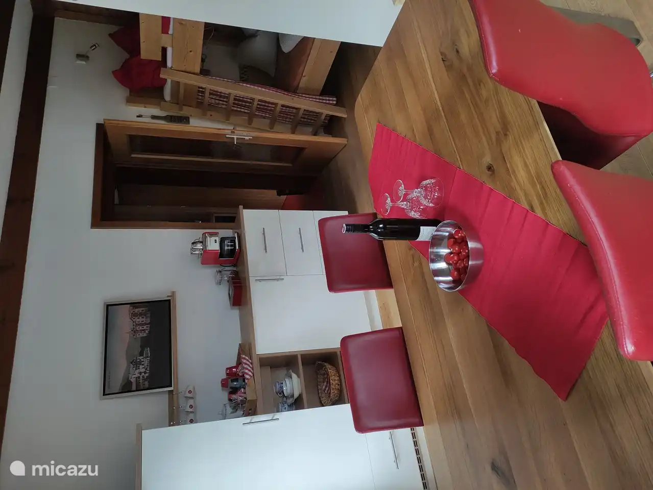 Schöner geräumiger Essbereich, Schlafbereich mit Etagenbett.