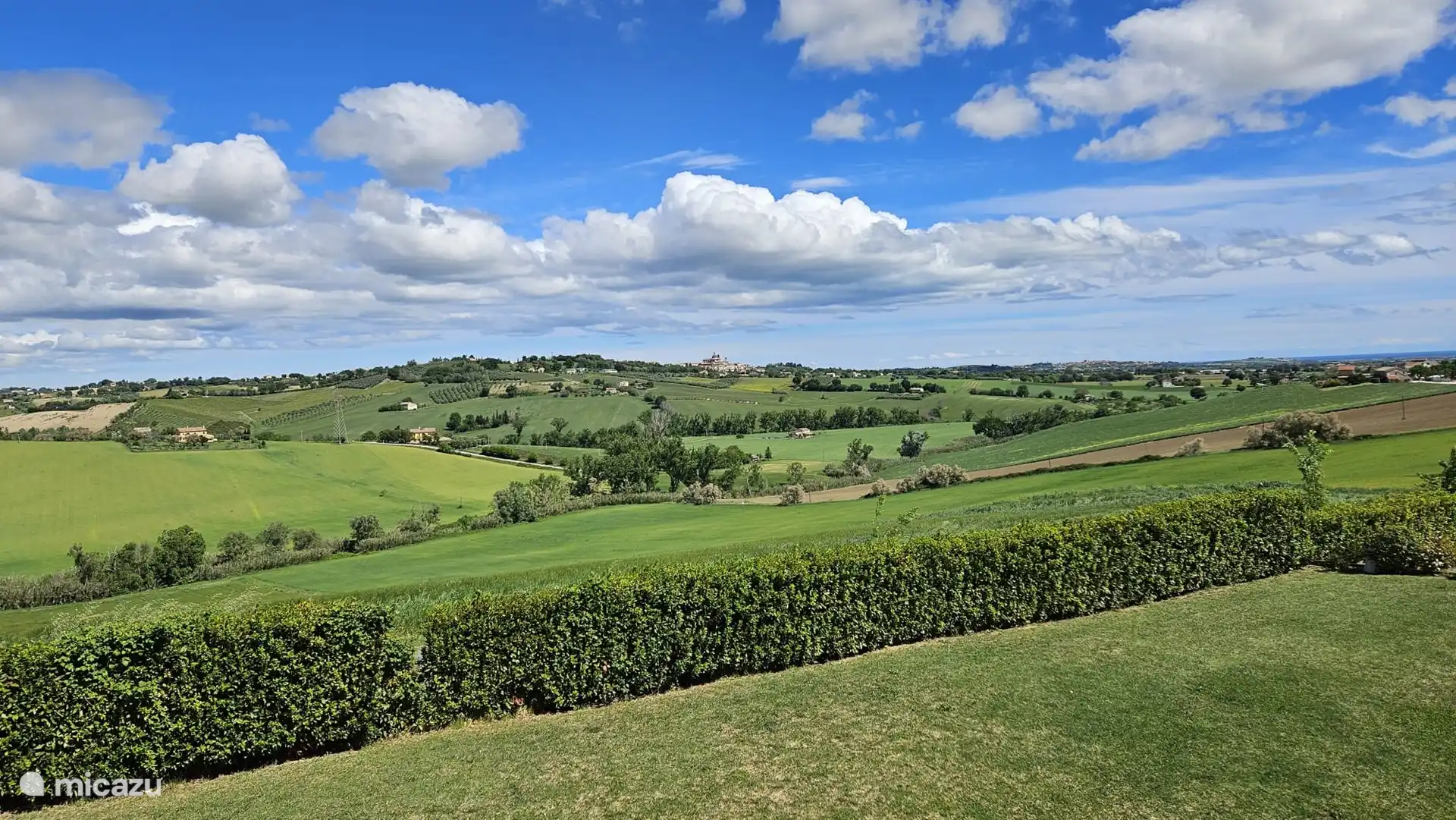 und durch die wunderschöne Landschaft rund um die Villa Montefiore