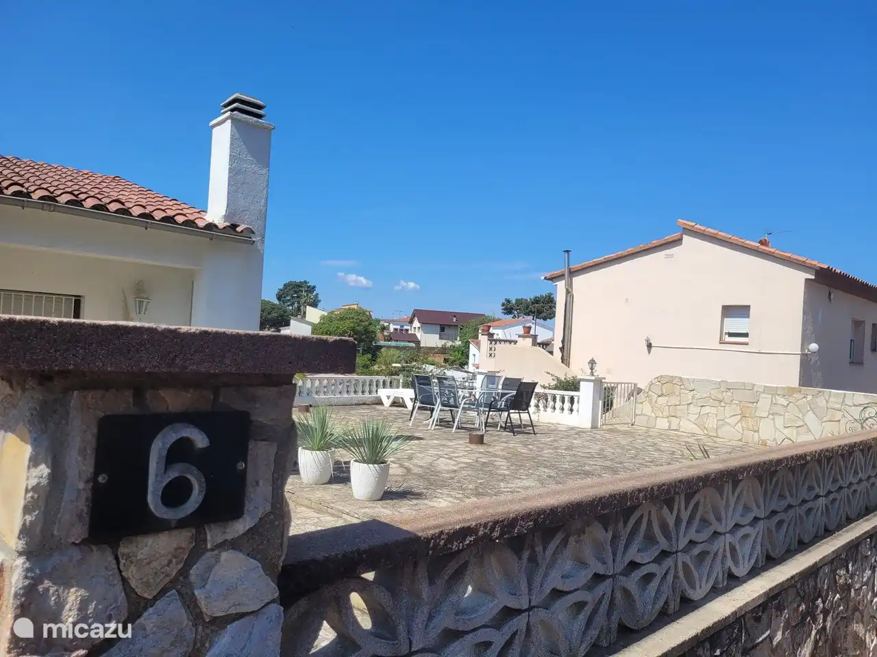 Numéro 6, situé dans le quartier de Lloret de la Creu