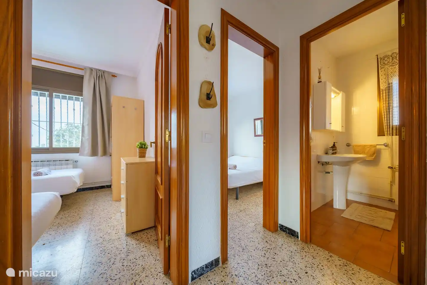 Salle de bain 1.0 et chambre 1.0 et 2.0