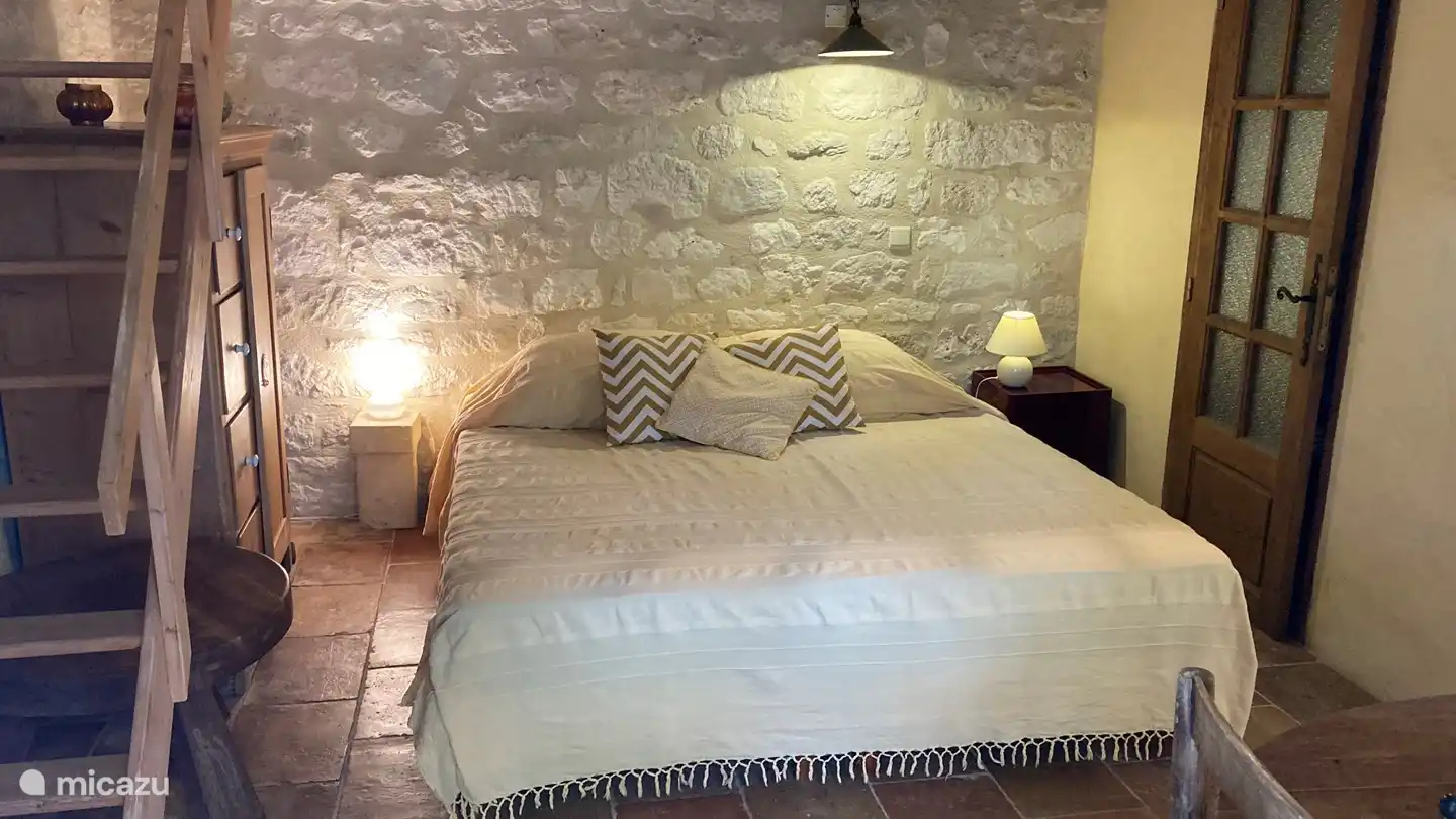 Gite Oleander avec lits jumeaux au rez-de-chaussée. Ces lits peuvent également être placés en deux lits simples.