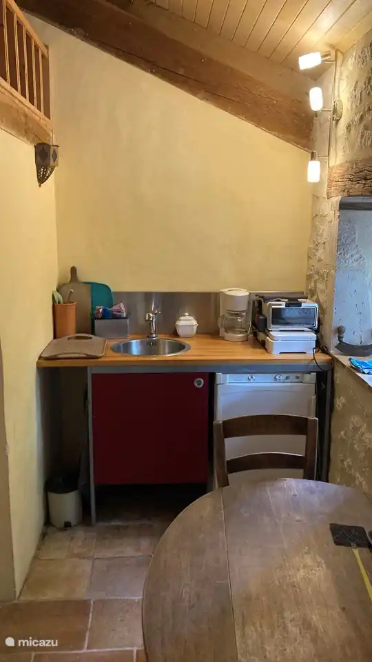 Coin cuisine. La grande cuisine est la cuisine extérieure couverte sur la Place Rouge.