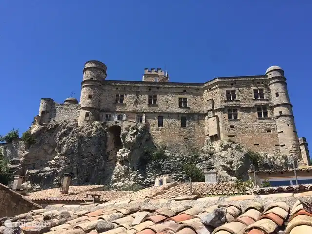 Das Schloss von Le Barroux von der Terrasse aus gesehen