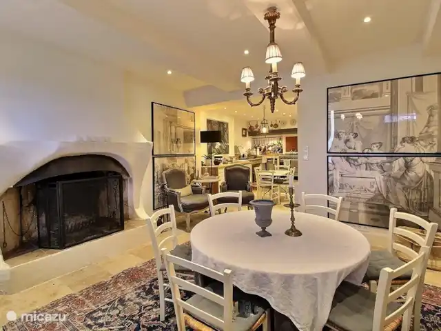 La Cour Verte | France, Vaucluse, Le Barroux - maison de vacances Salon/salle à manger avec cheminée au rez-de-chaussée