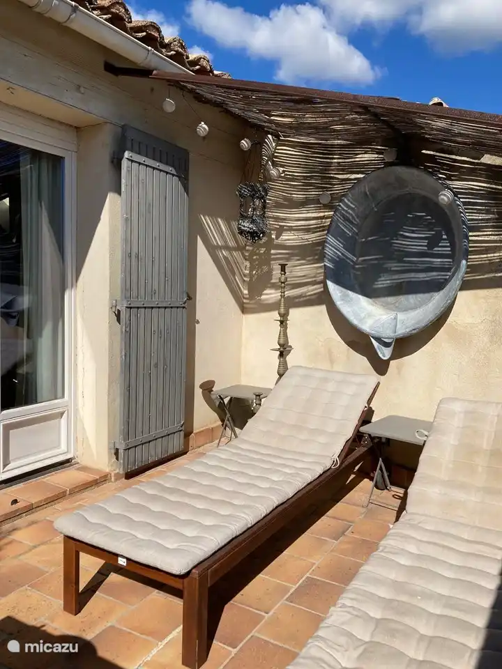 Genießen Sie ein Sonnenbad auf der Terrasse