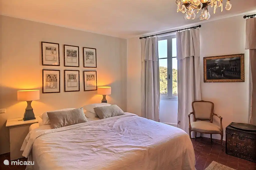 Das erste Schlafzimmer im ersten Stock