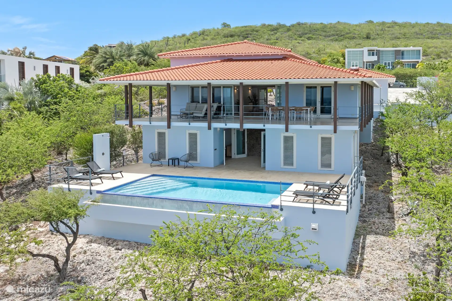 Diese Villa bietet Platz für 6 Personen.