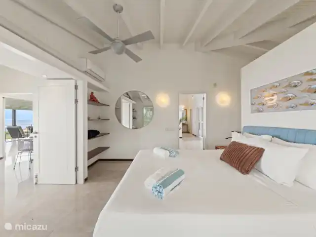 Villa Blue Oasis huren in Curaçao, Banda Abou (west), Coral Estate, Rif St.Marie - villa Master Bedroom gelegen op de eerste verdieping.
