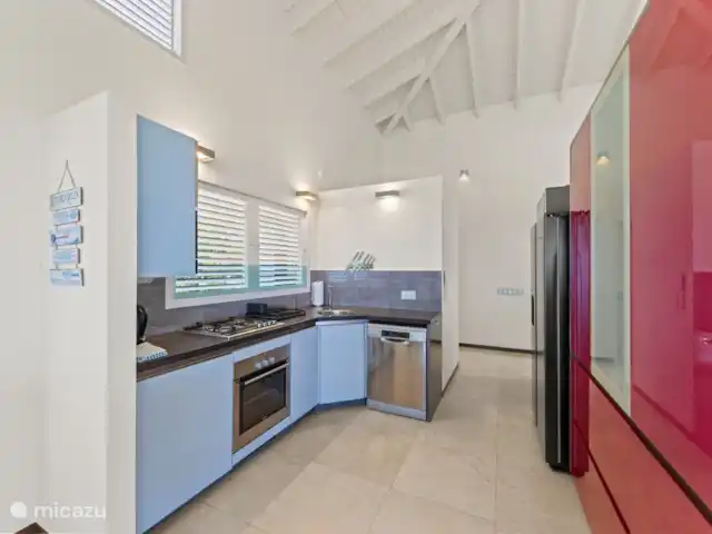 Villa Blue Oasis huren in Curaçao, Banda Abou (west), Coral Estate, Rif St.Marie - villa Moderne volledig uitgeruste keuken.