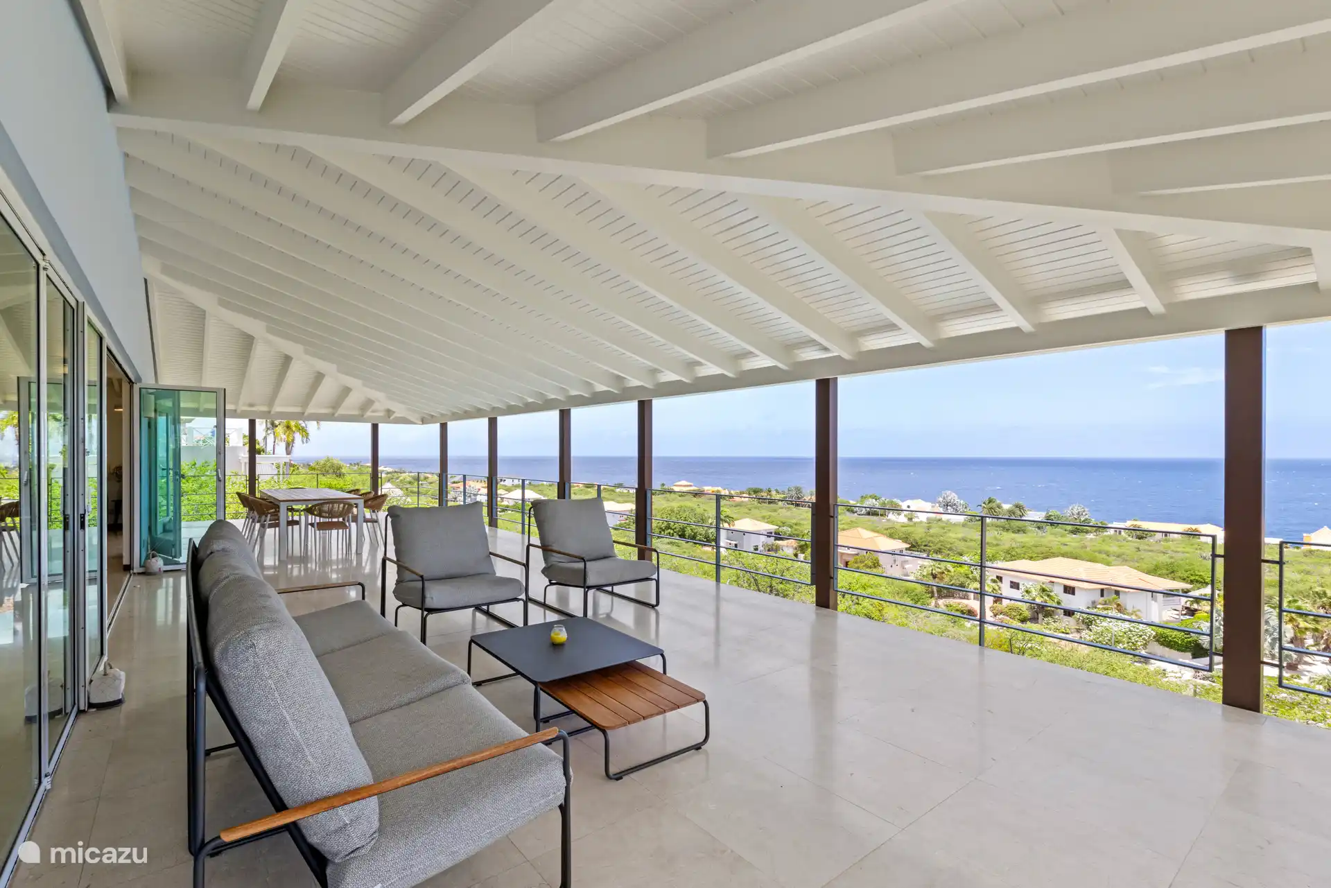 Schöne Aussicht von der Veranda, jeden Abend den Sonnenuntergang genießen. 