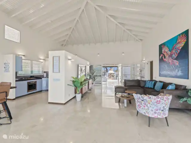 Villa Blue Oasis huren in Curaçao, Banda Abou (west), Coral Estate, Rif St.Marie - villa De villa is een modern ingerichte open ruimte.