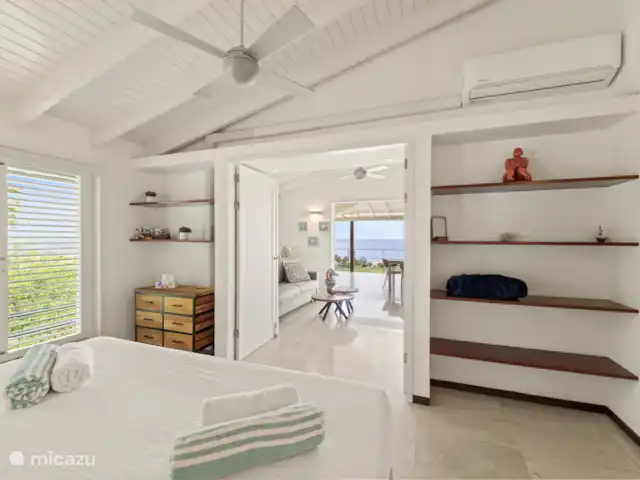 Villa Blue Oasis huren in Curaçao, Banda Abou (west), Coral Estate, Rif St.Marie - villa Heerlijk wakker worden in deze master bedroom.