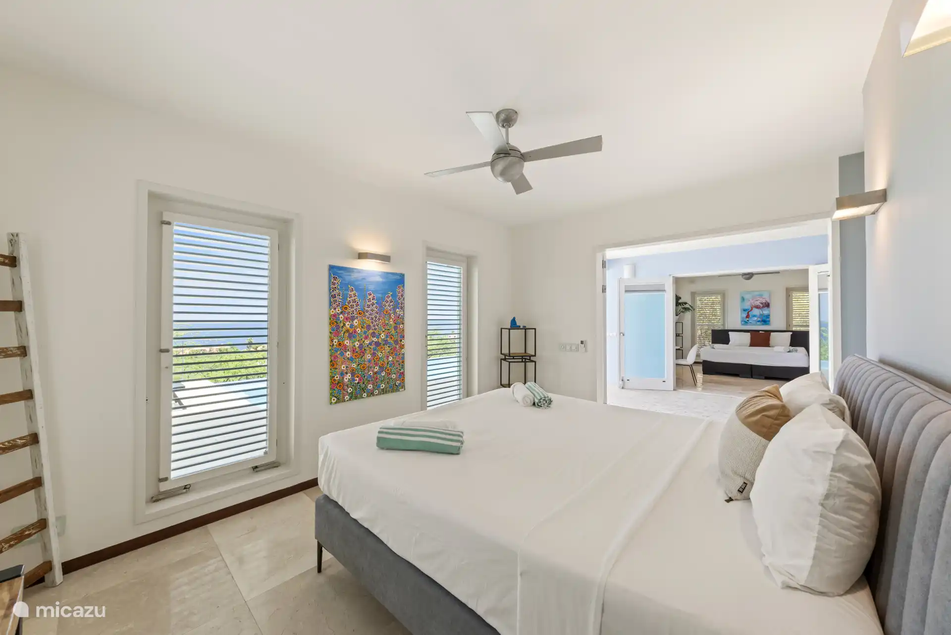 Schlafzimmer 3 befindet sich im Erdgeschoss, direkter Zugang zum Pool.